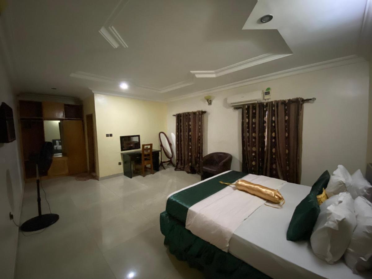 Nue-Crest Hotels&Suites Enugu Extérieur photo