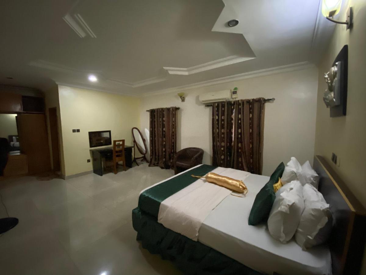Nue-Crest Hotels&Suites Enugu Extérieur photo