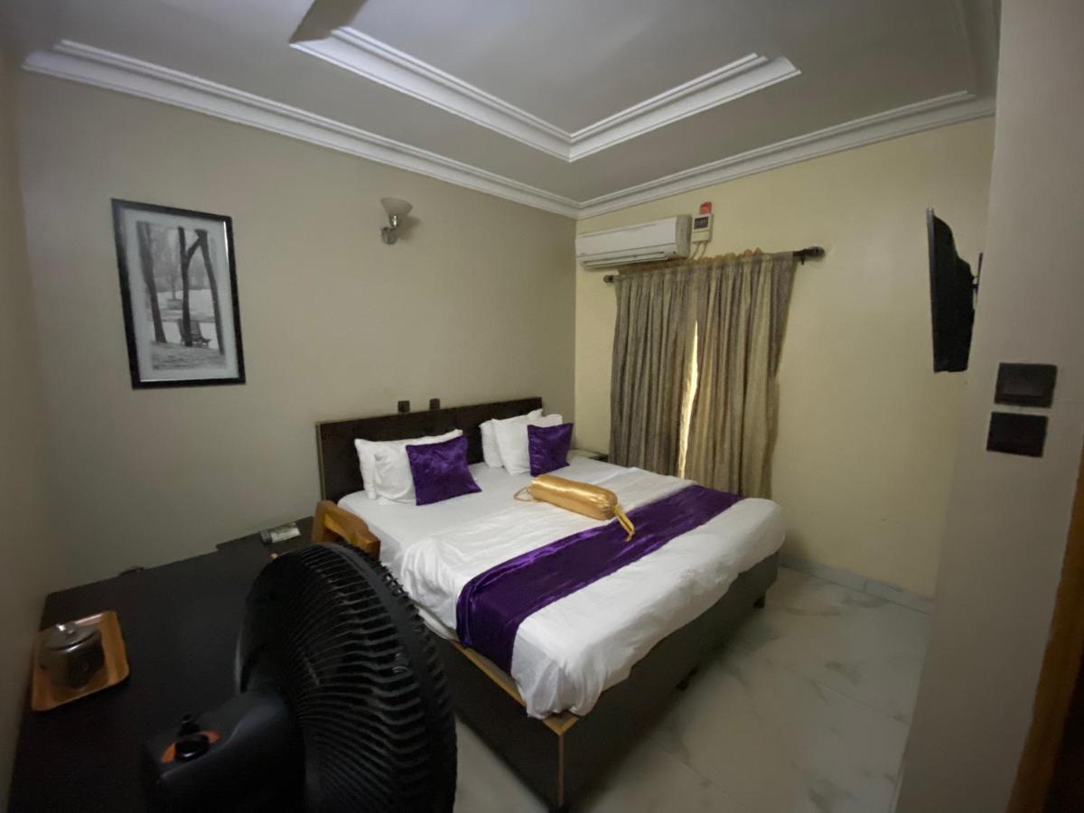 Nue-Crest Hotels&Suites Enugu Extérieur photo