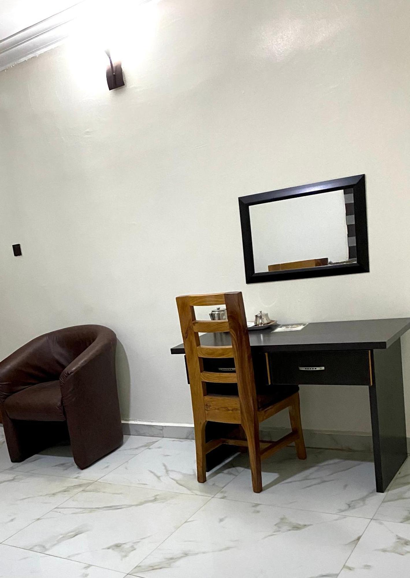 Nue-Crest Hotels&Suites Enugu Chambre photo