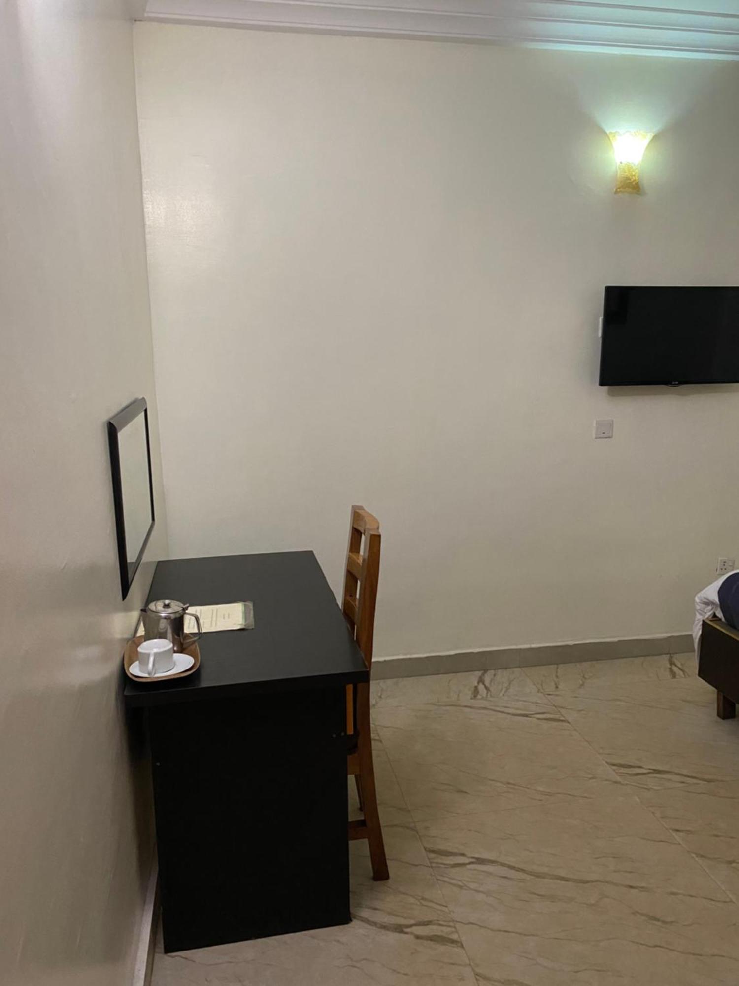 Nue-Crest Hotels&Suites Enugu Chambre photo