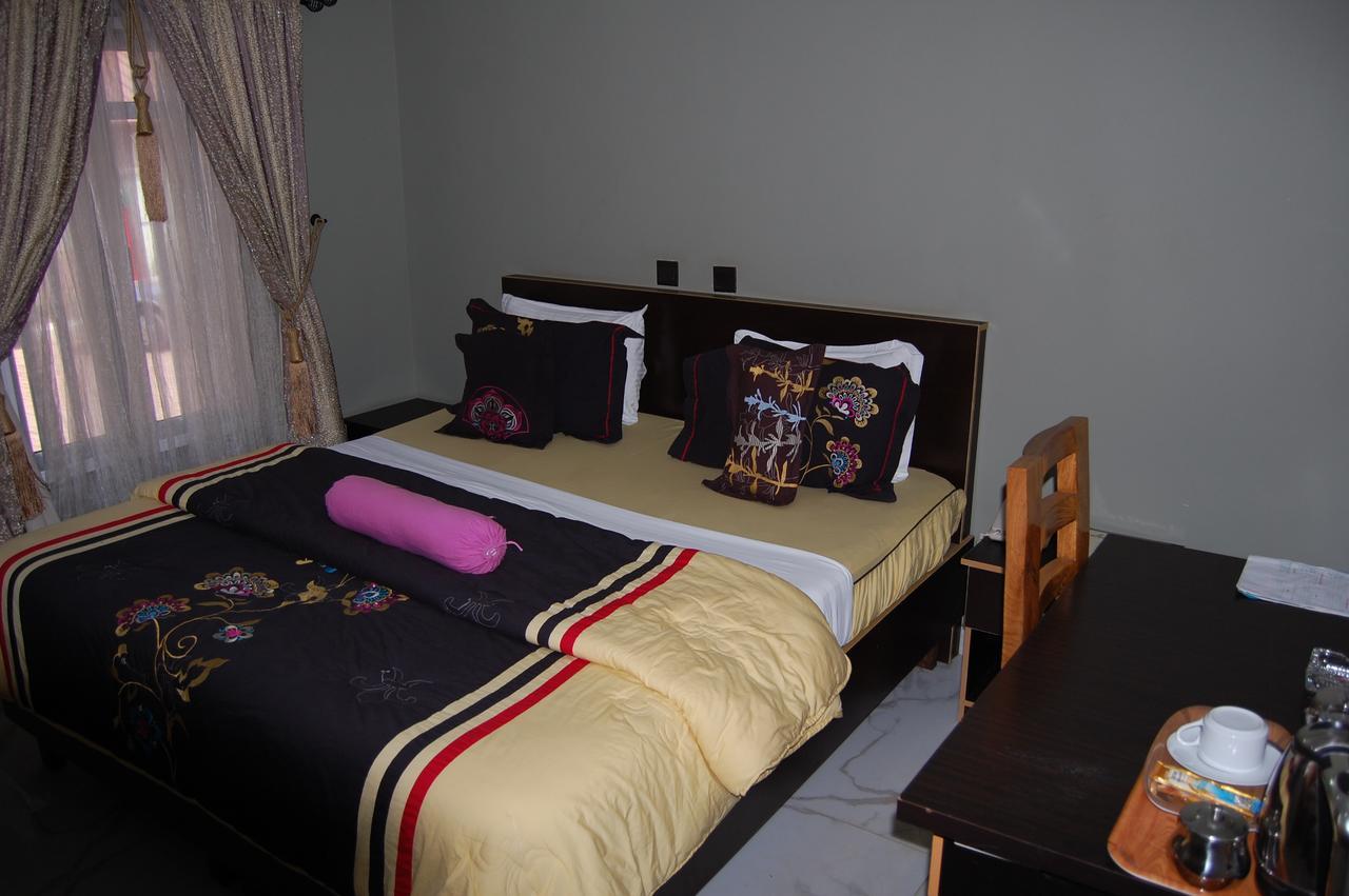 Nue-Crest Hotels&Suites Enugu Extérieur photo