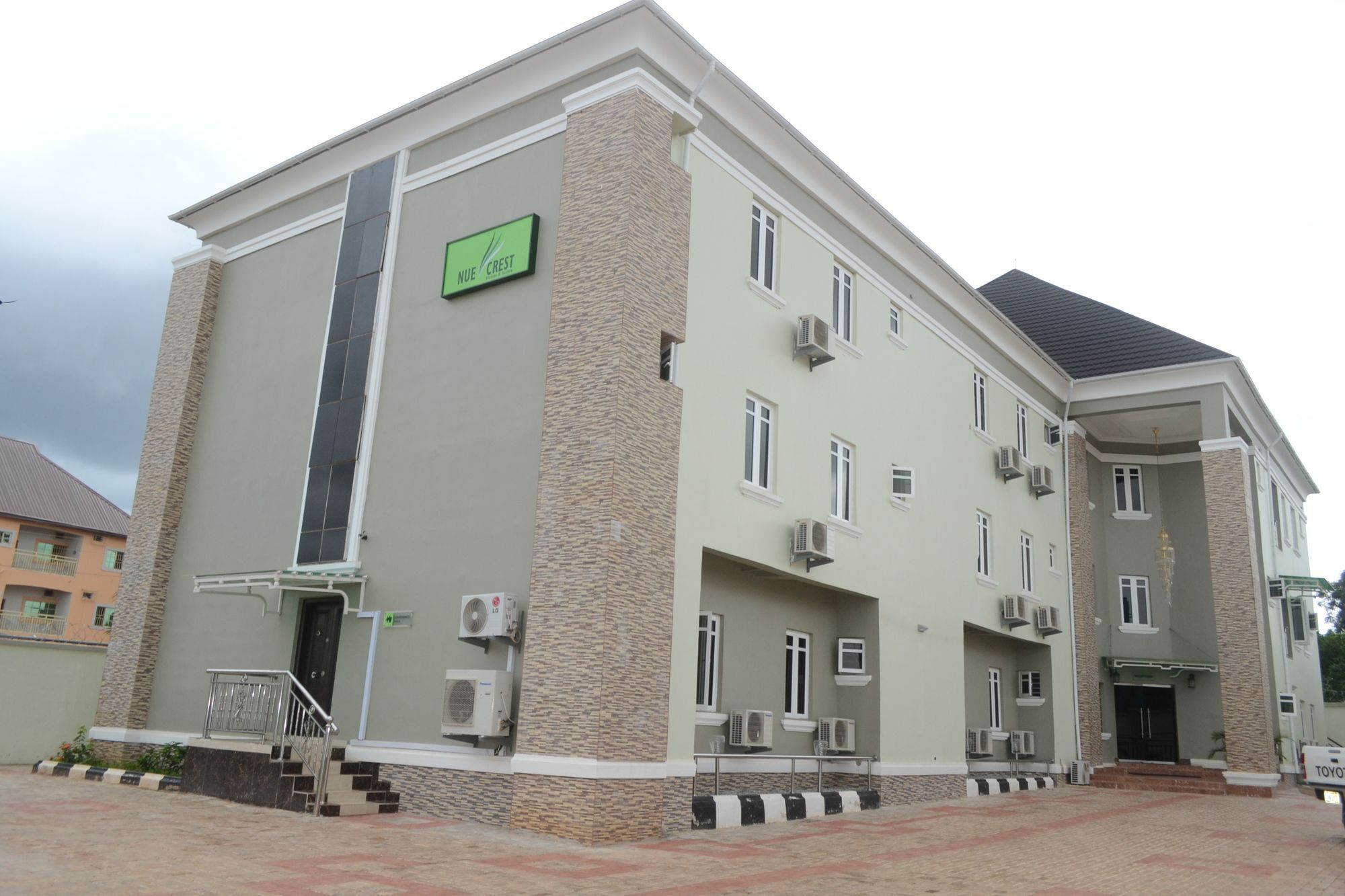 Nue-Crest Hotels&Suites Enugu Extérieur photo